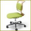 În fotografie: modelul de scaun Lanoo de la fabrica Team 7, design Strobel Jacob